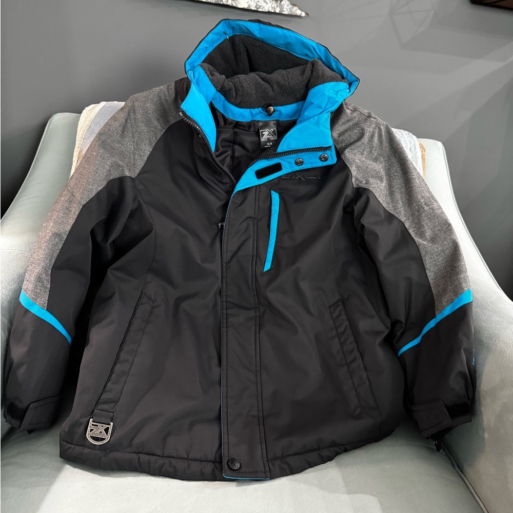 ZeroXposur Kids Puffer Jacket in Black and Blue